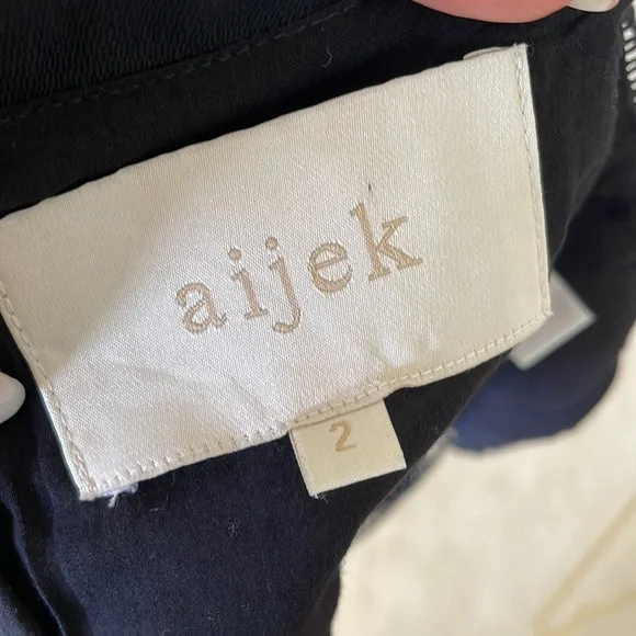 Aijek Andrea Embroidered Cropped Top in Black & White Size Medium - Picture 8 of 11